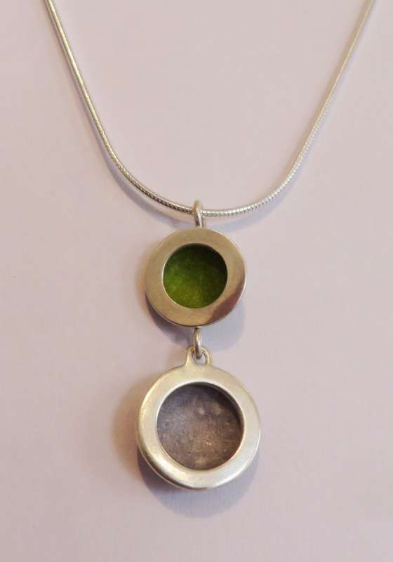 Silver double circle lime green/grey necklace